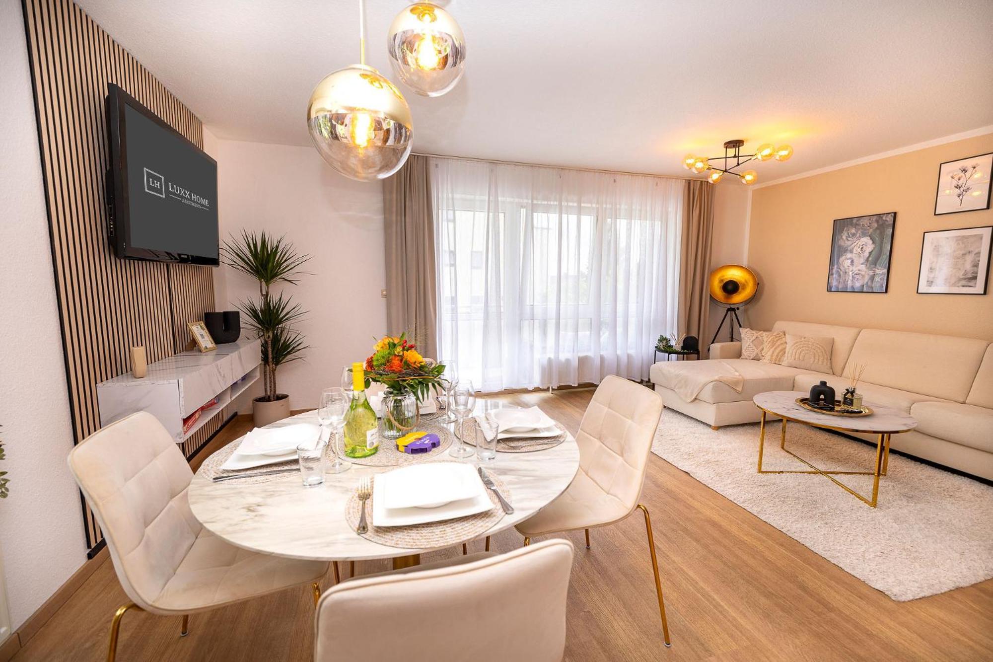 Luxx Home Bc, Zentral - Fuer 4 Personen - Balkon - Parken - Voll Ausgestattete Kueche Biberach an der Riß Esterno foto