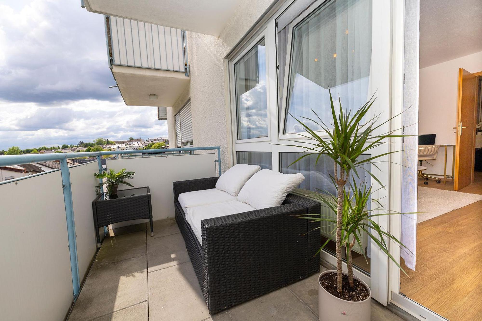 Luxx Home Bc, Zentral - Fuer 4 Personen - Balkon - Parken - Voll Ausgestattete Kueche Biberach an der Riß Esterno foto