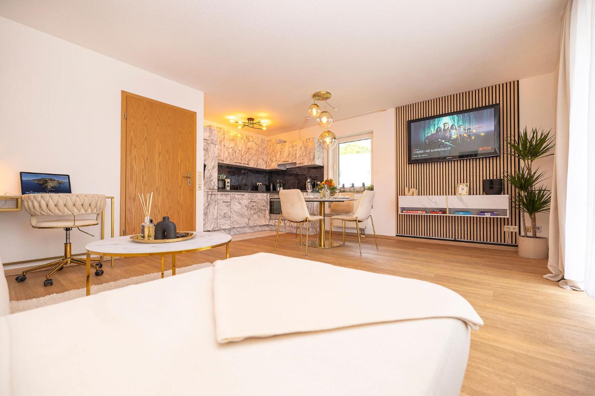 Luxx Home Bc, Zentral - Fuer 4 Personen - Balkon - Parken - Voll Ausgestattete Kueche Biberach an der Riß Esterno foto