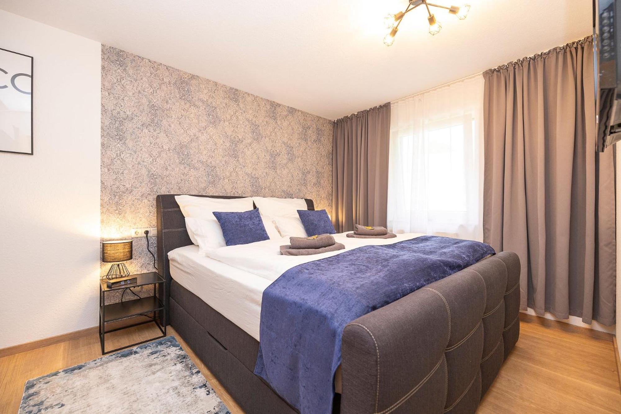 Luxx Home Bc, Zentral - Fuer 4 Personen - Balkon - Parken - Voll Ausgestattete Kueche Biberach an der Riß Esterno foto