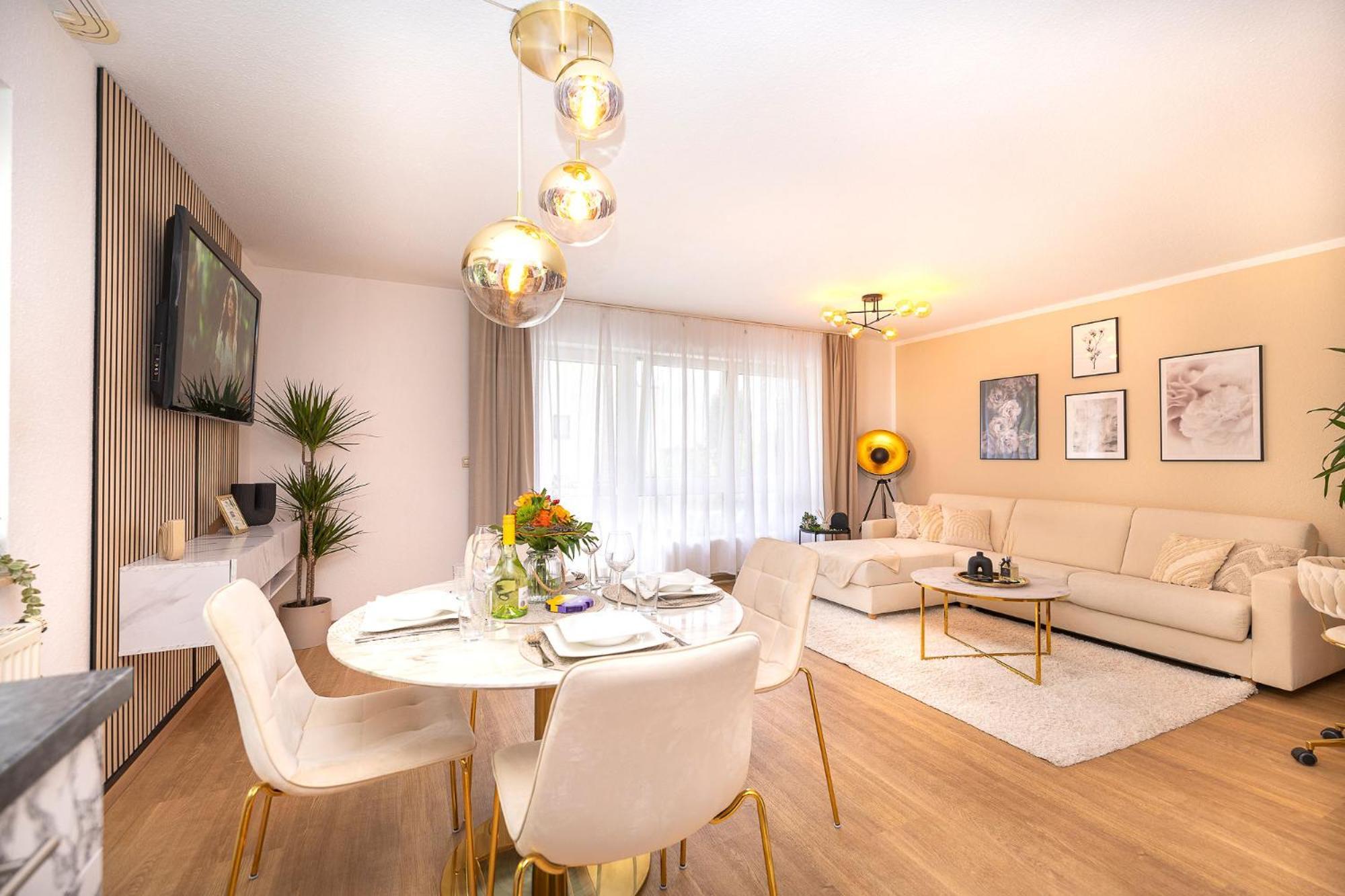 Luxx Home Bc, Zentral - Fuer 4 Personen - Balkon - Parken - Voll Ausgestattete Kueche Biberach an der Riß Esterno foto